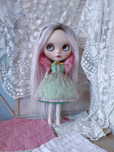 Twirl - A dress for Blythe