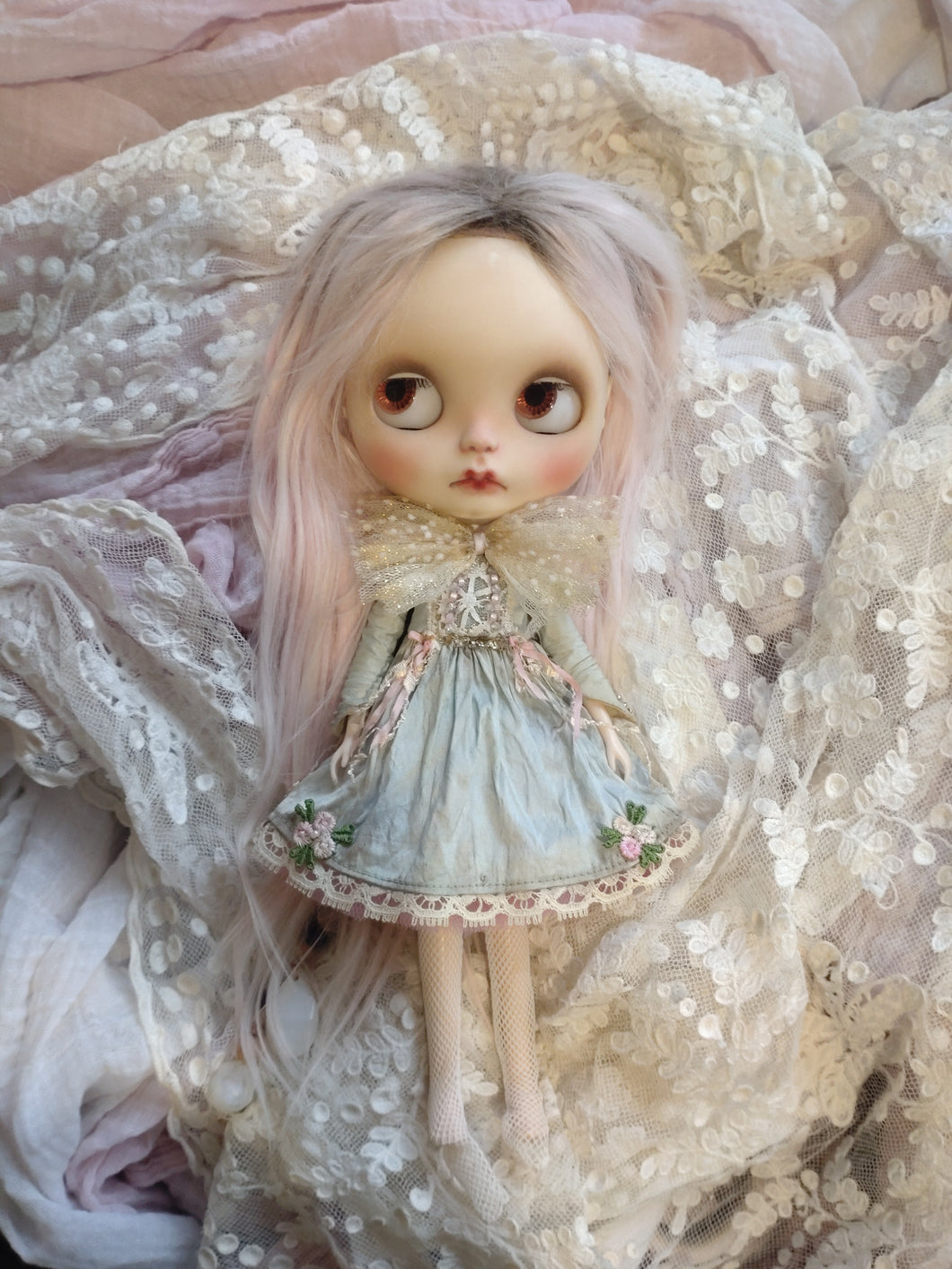 Cobwebs and Sunbeams- A dress for Blythe