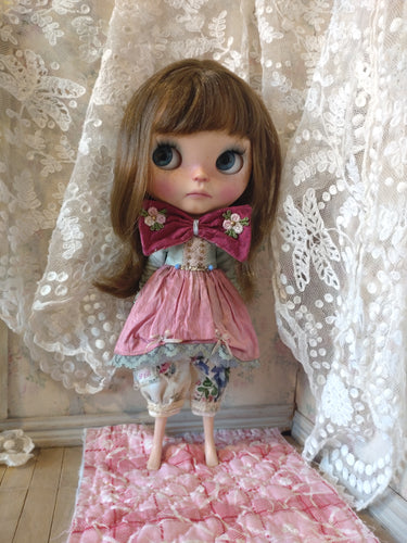 Posey Pocket - A 2 part set for Blythe